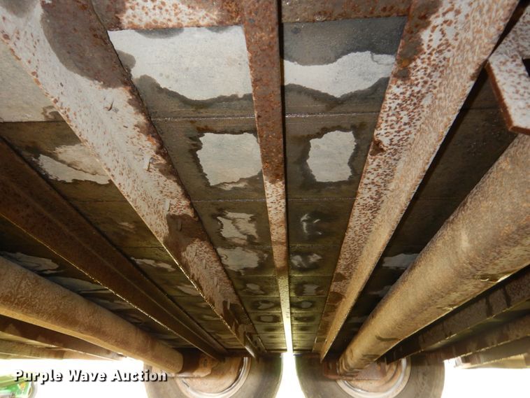 image for item DH6633 2001 Titan Classic livestock trailer