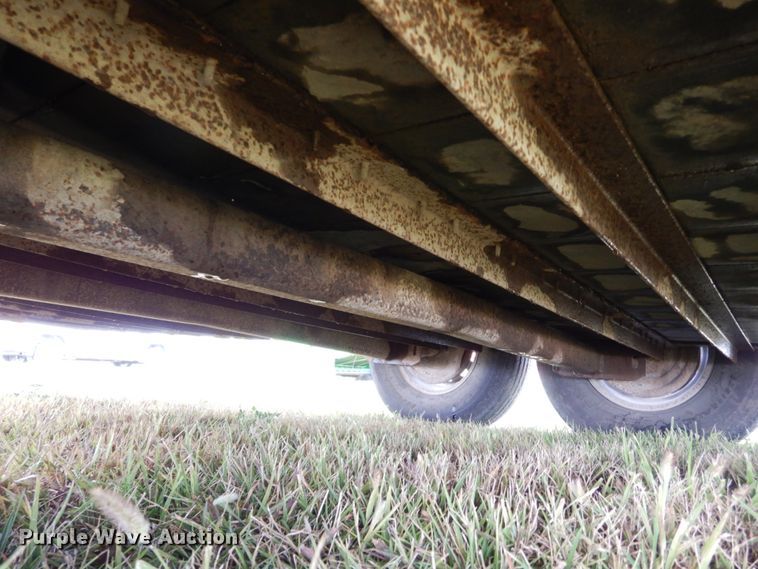 image for item DH6633 2001 Titan Classic livestock trailer