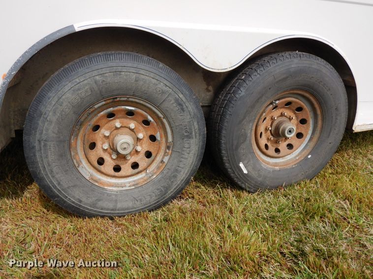 image for item DH6633 2001 Titan Classic livestock trailer