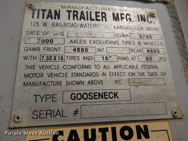 image for item DH6633 2001 Titan Classic livestock trailer