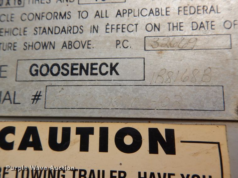 image for item DH6633 2001 Titan Classic livestock trailer