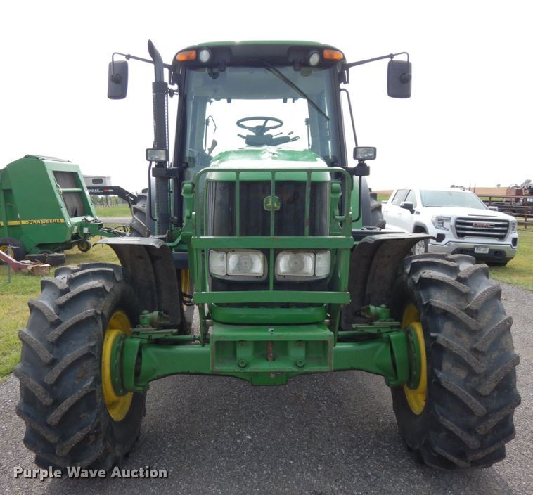image for item DH6634 2010 John Deere 7230  MFWD tractor