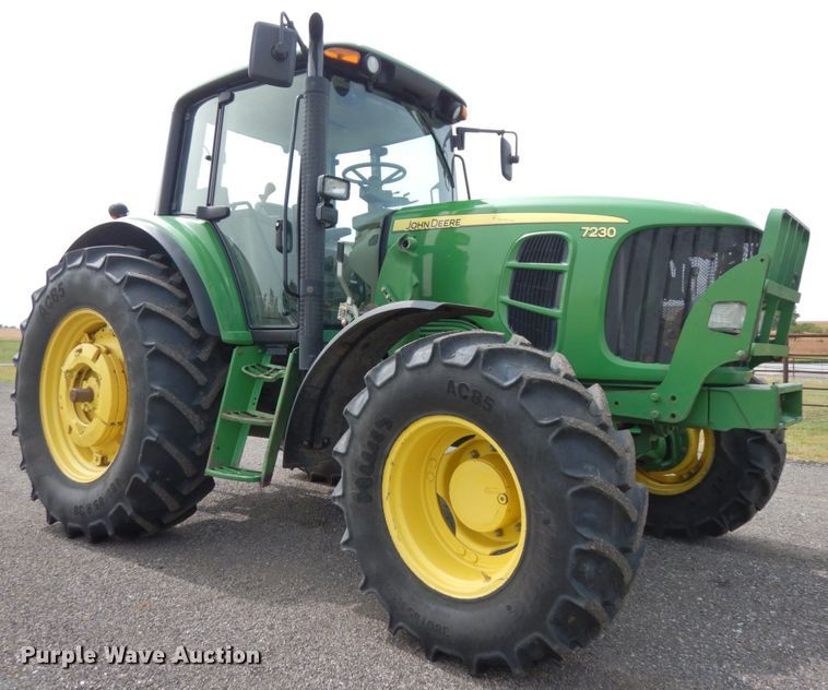 image for item DH6634 2010 John Deere 7230  MFWD tractor