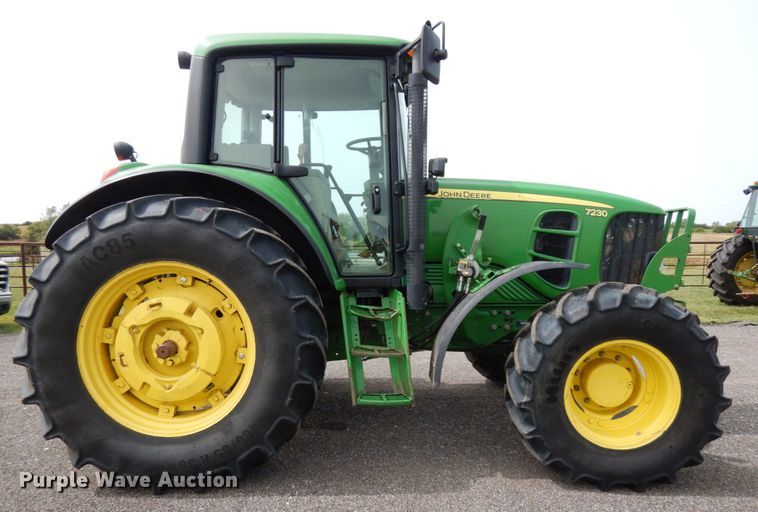 image for item DH6634 2010 John Deere 7230  MFWD tractor