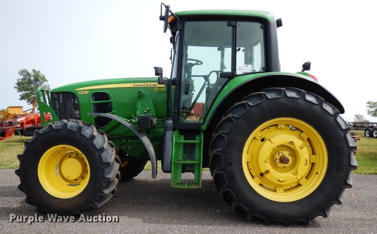 image for item DH6634 2010 John Deere 7230  MFWD tractor