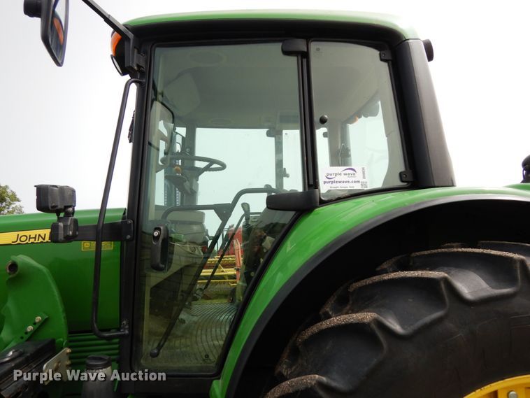 image for item DH6634 2010 John Deere 7230  MFWD tractor