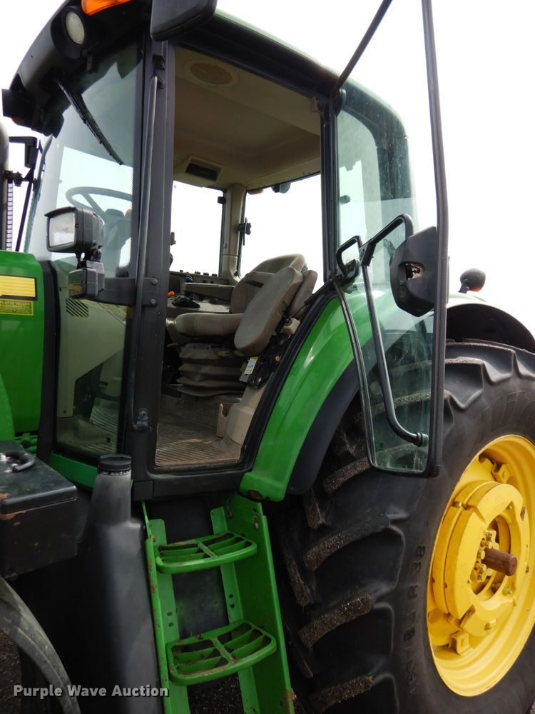 image for item DH6634 2010 John Deere 7230  MFWD tractor