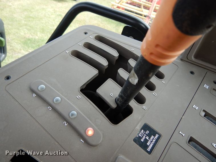 image for item DH6634 2010 John Deere 7230  MFWD tractor