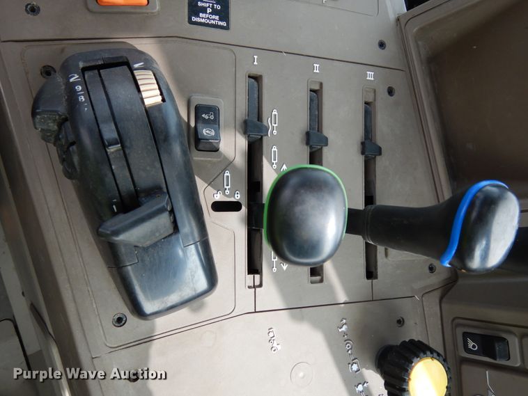 image for item DH6634 2010 John Deere 7230  MFWD tractor