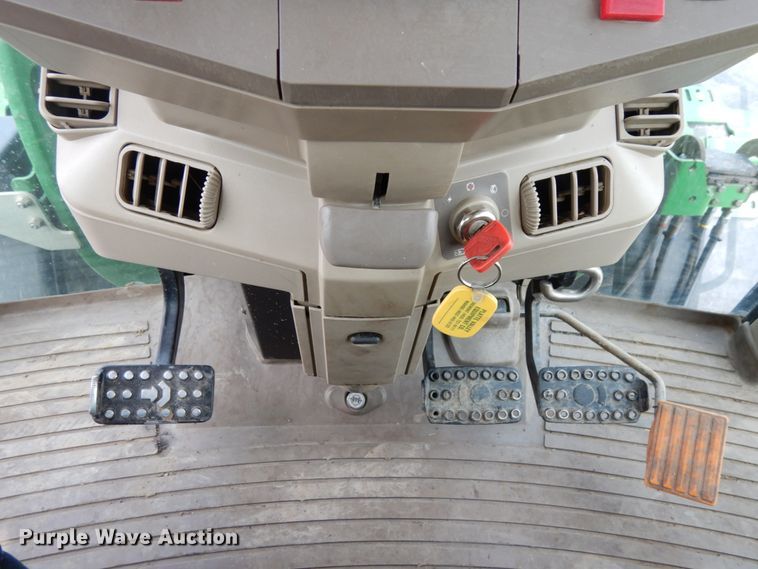 image for item DH6634 2010 John Deere 7230  MFWD tractor