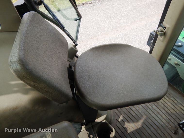 image for item DH6634 2010 John Deere 7230  MFWD tractor