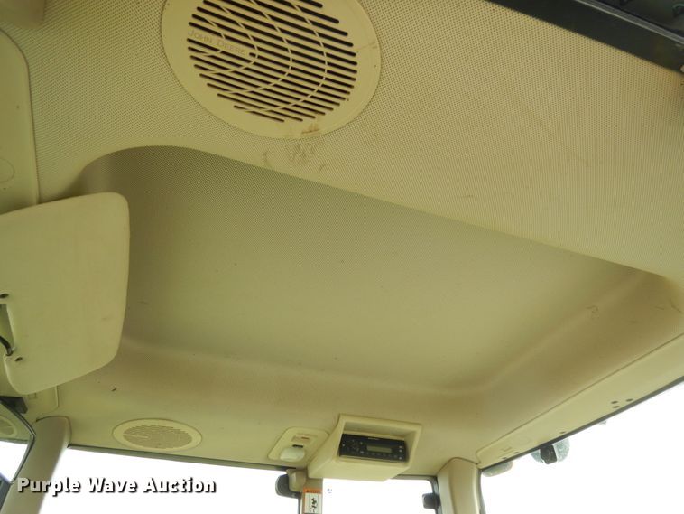 image for item DH6634 2010 John Deere 7230  MFWD tractor