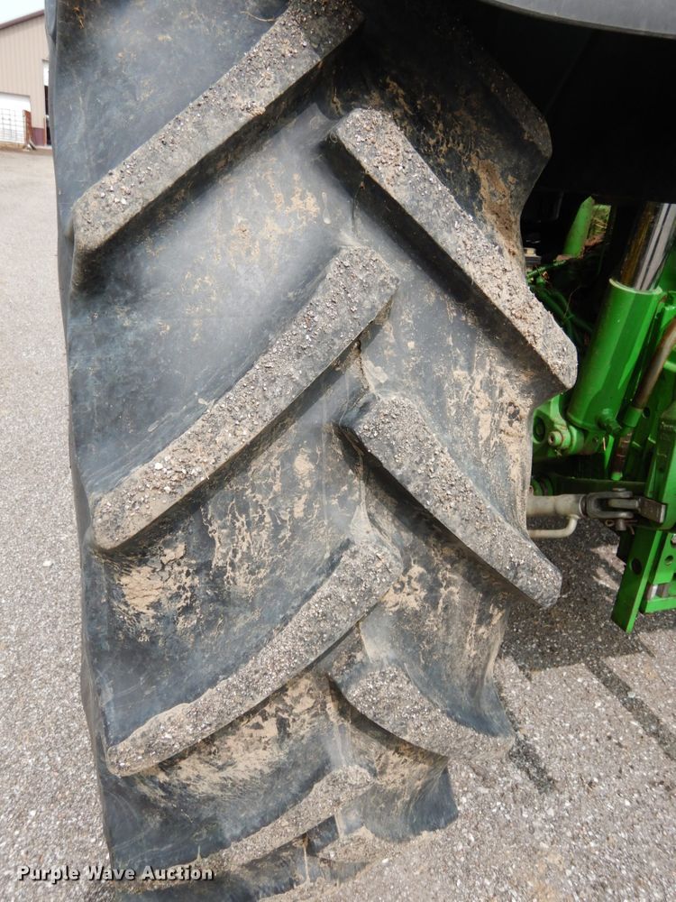 image for item DH6634 2010 John Deere 7230  MFWD tractor