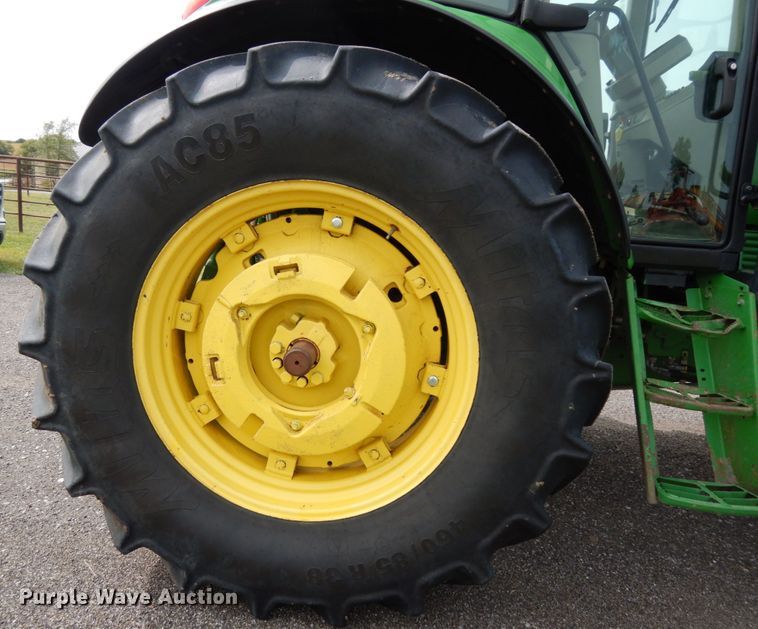 image for item DH6634 2010 John Deere 7230  MFWD tractor