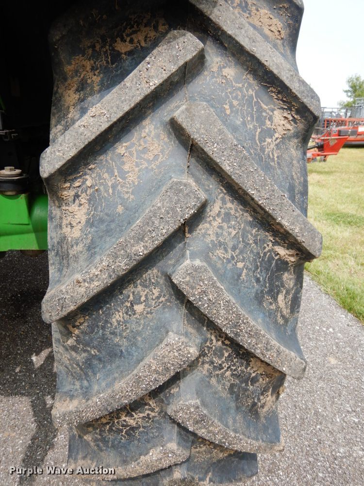 image for item DH6634 2010 John Deere 7230  MFWD tractor