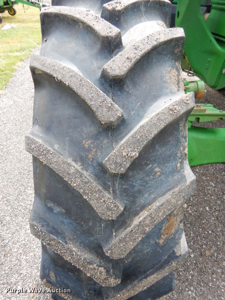 image for item DH6634 2010 John Deere 7230  MFWD tractor