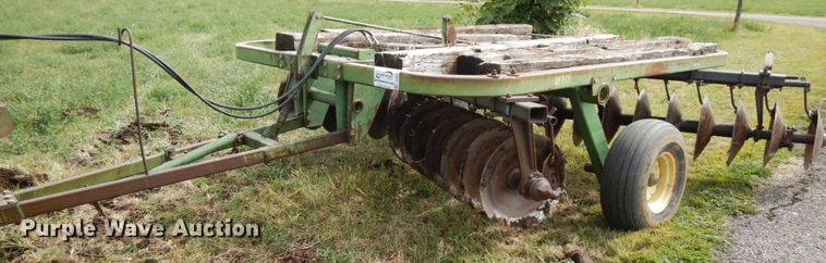 image for item DH6636 John Deere 210 tandem disk