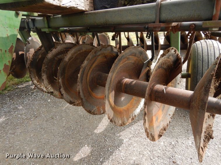 image for item DH6636 John Deere 210 tandem disk