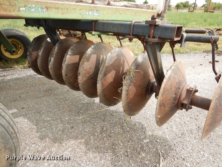 image for item DH6636 John Deere 210 tandem disk