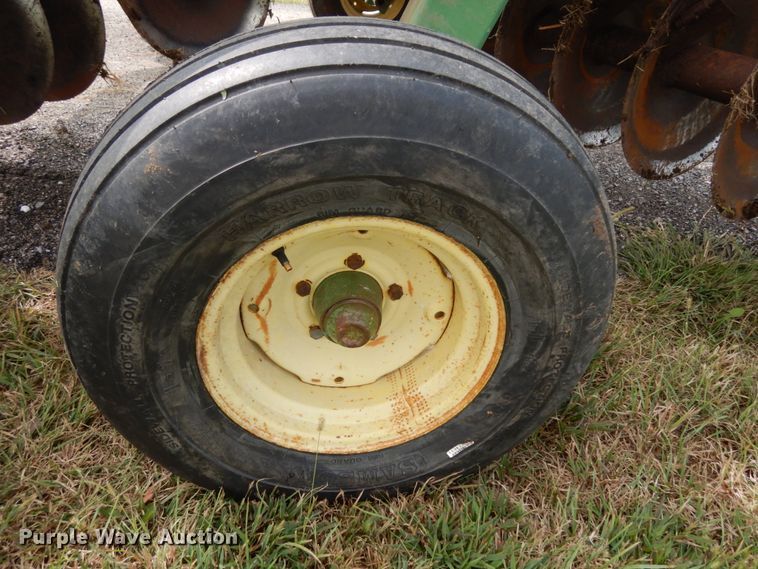 image for item DH6636 John Deere 210 tandem disk