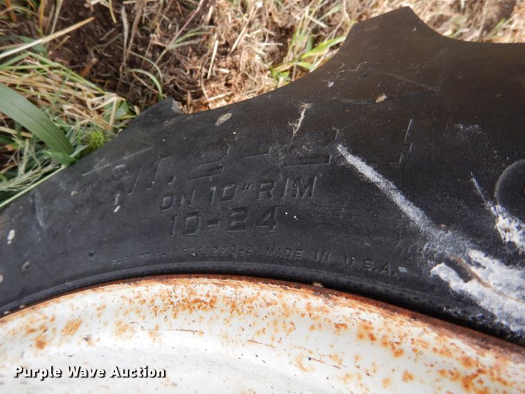 image for item DH6641 (4) Reinke irrigation towers