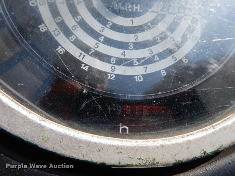 image for item DH6652 1983 John Deere 2150  tractor