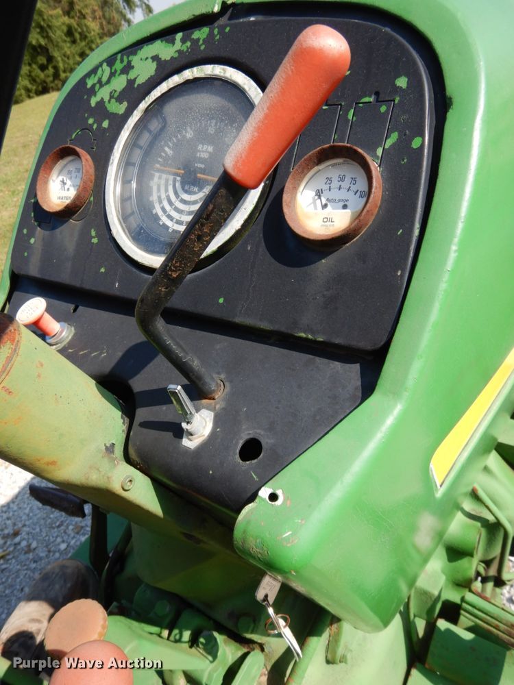 image for item DH6652 1983 John Deere 2150  tractor