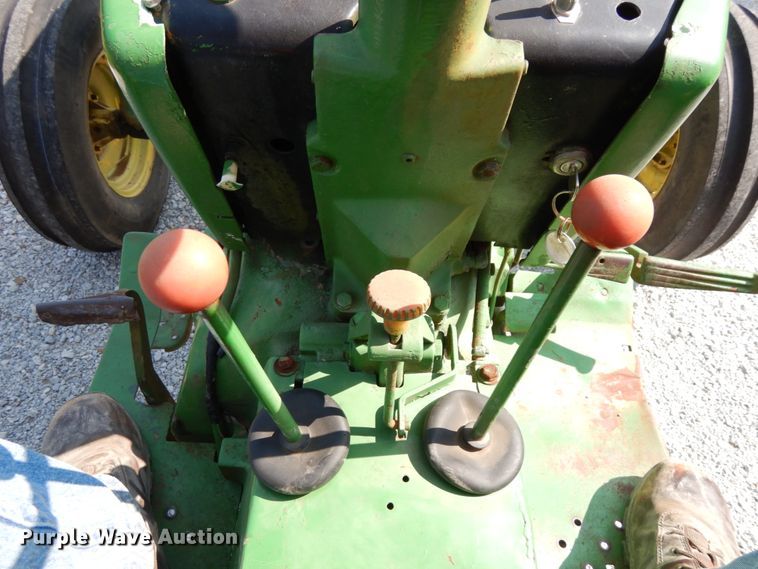 image for item DH6652 1983 John Deere 2150  tractor