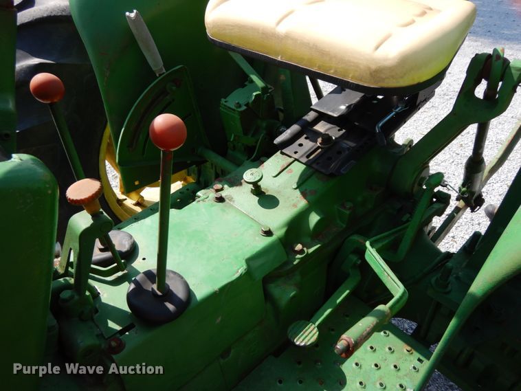 image for item DH6652 1983 John Deere 2150  tractor