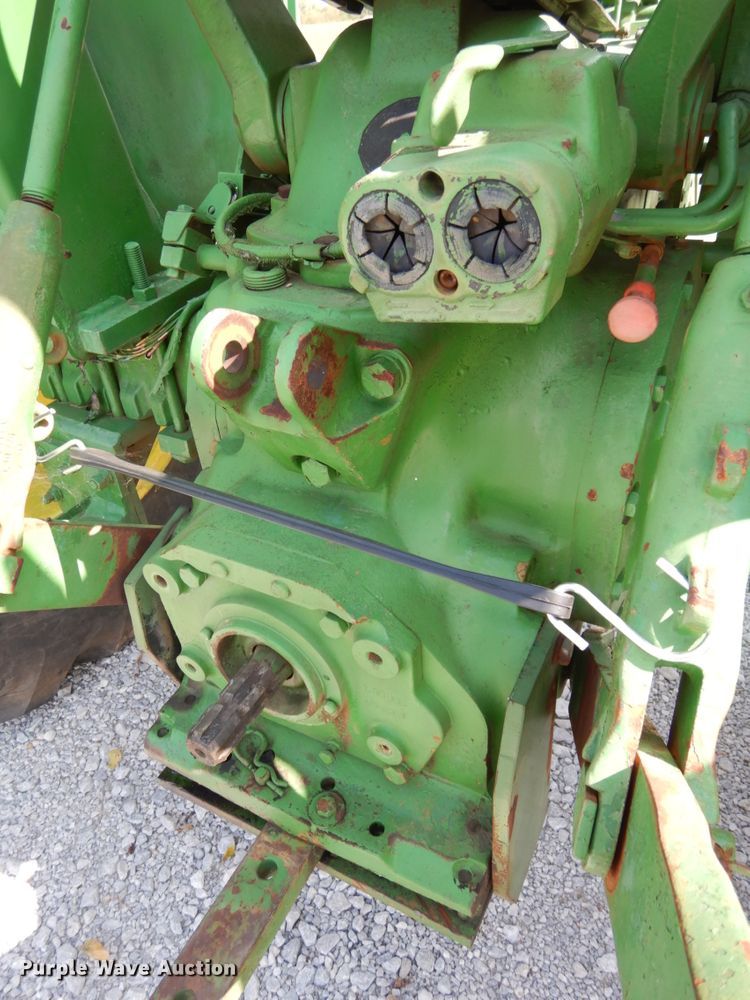 image for item DH6652 1983 John Deere 2150  tractor