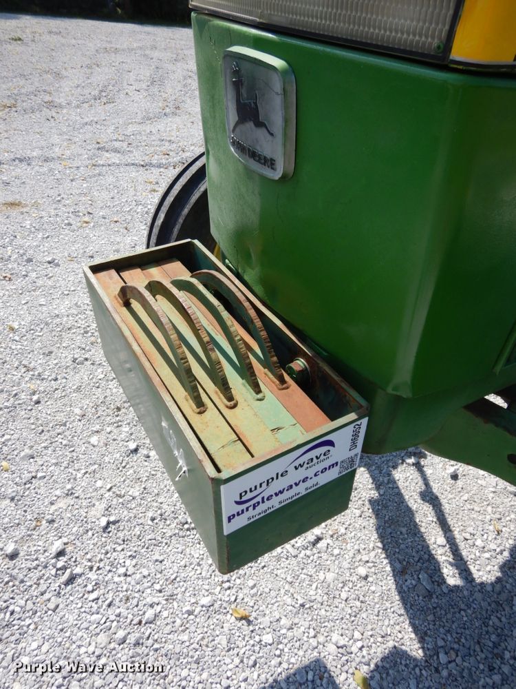 image for item DH6652 1983 John Deere 2150  tractor