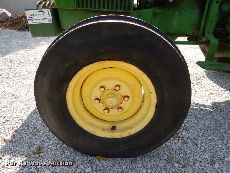 image for item DH6652 1983 John Deere 2150  tractor