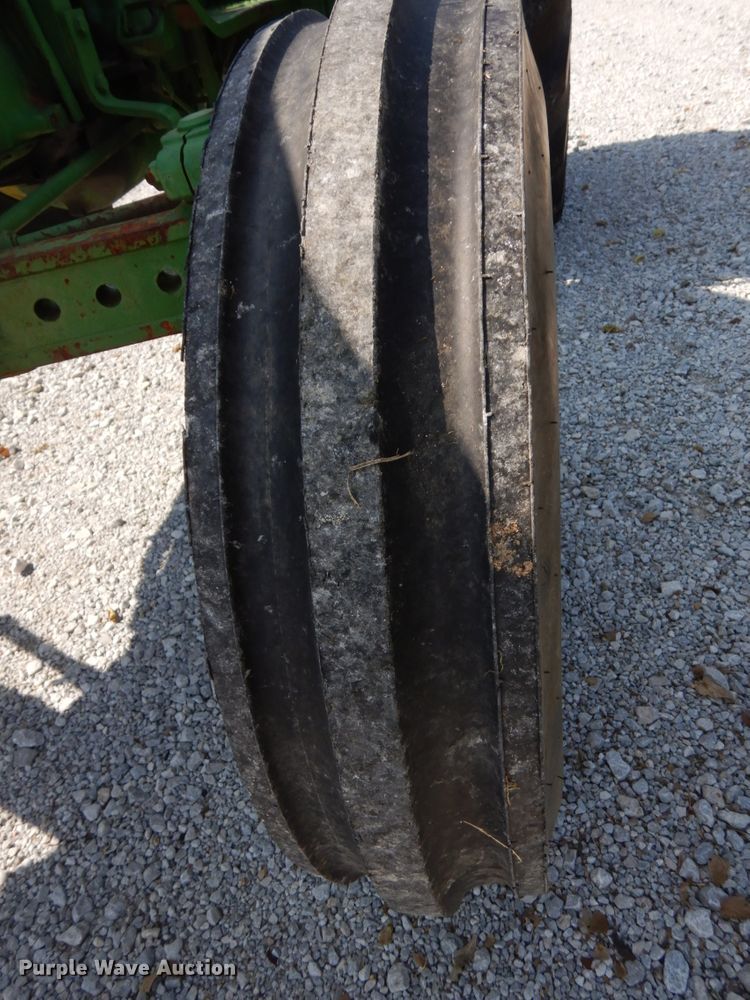 image for item DH6652 1983 John Deere 2150  tractor