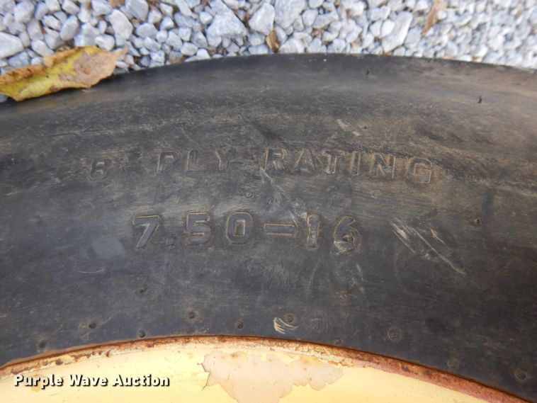 image for item DH6652 1983 John Deere 2150  tractor