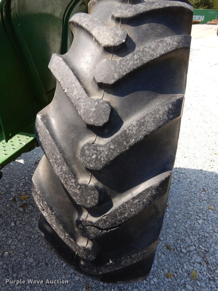 image for item DH6652 1983 John Deere 2150  tractor