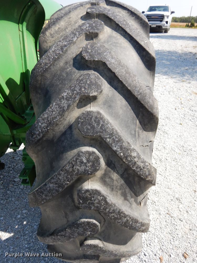 image for item DH6652 1983 John Deere 2150  tractor