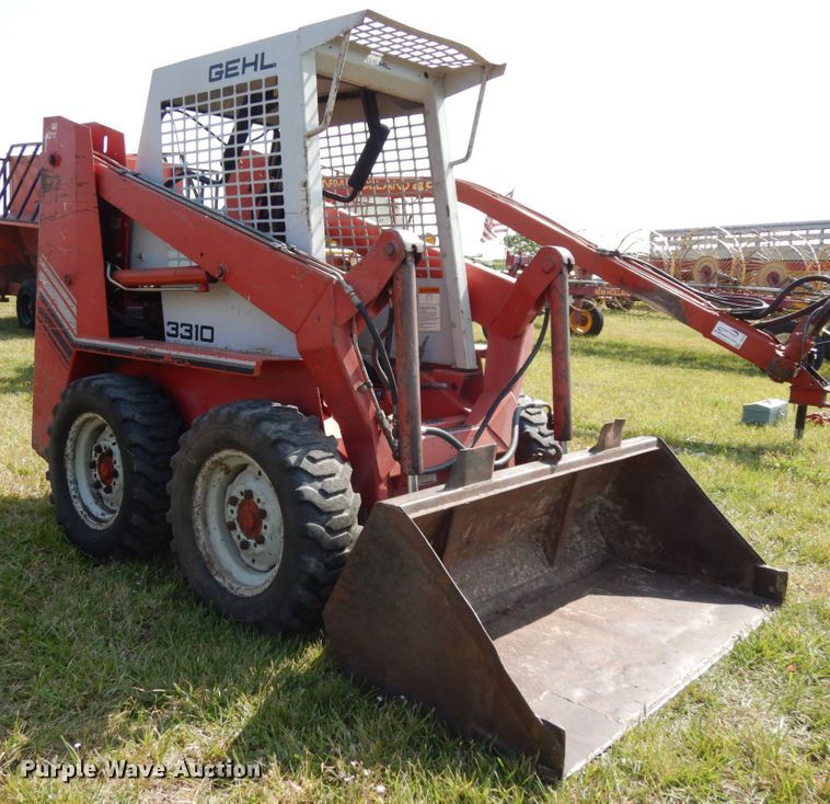 image for item DH6653 Gehl 3310  skid steer loader