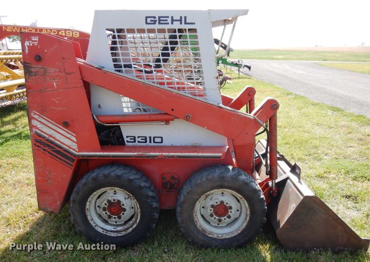 image for item DH6653 Gehl 3310  skid steer loader