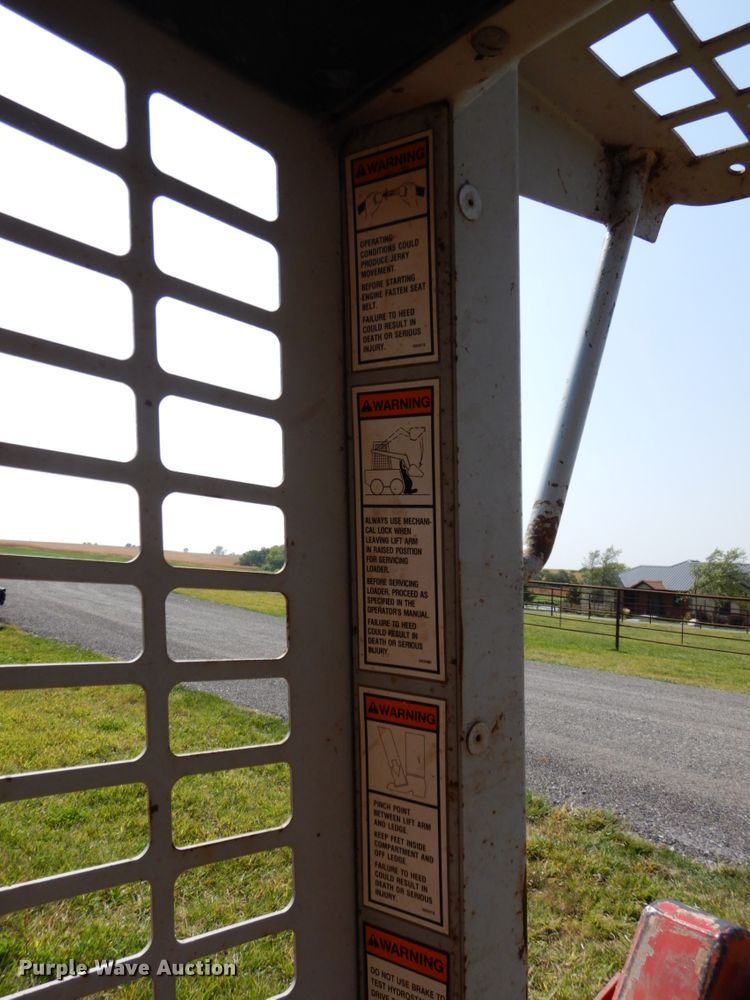 image for item DH6653 Gehl 3310  skid steer loader