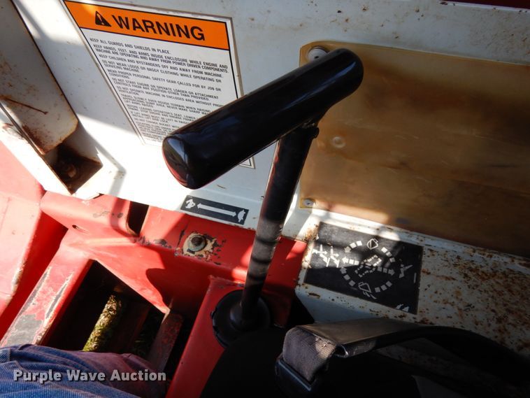 image for item DH6653 Gehl 3310  skid steer loader