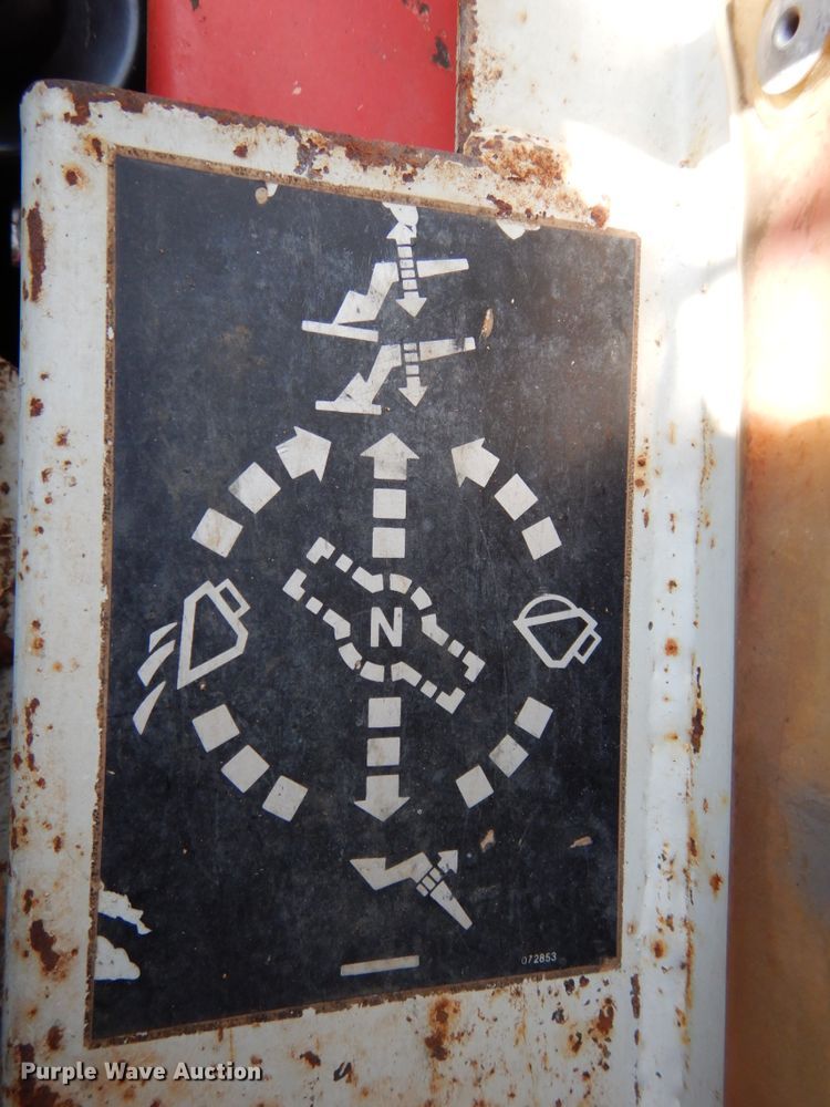 image for item DH6653 Gehl 3310  skid steer loader