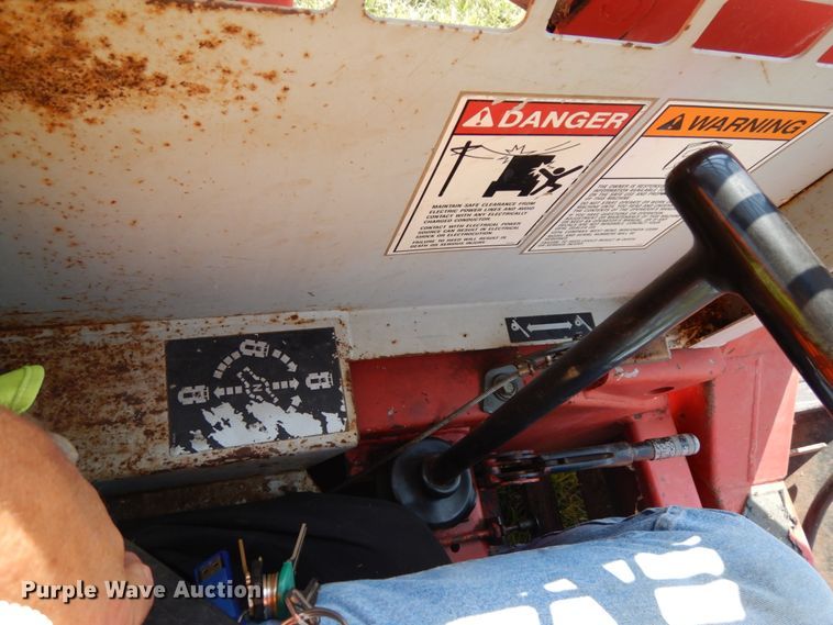 image for item DH6653 Gehl 3310  skid steer loader