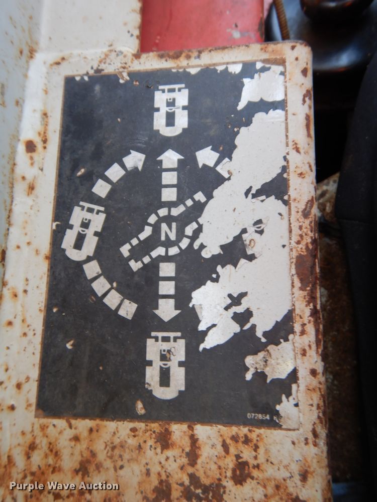 image for item DH6653 Gehl 3310  skid steer loader