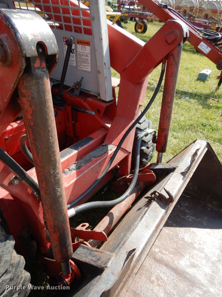 image for item DH6653 Gehl 3310  skid steer loader