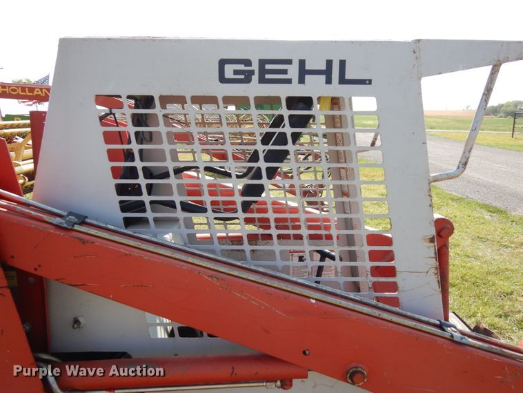 image for item DH6653 Gehl 3310  skid steer loader