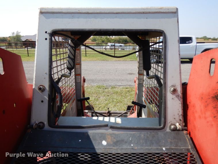 image for item DH6653 Gehl 3310  skid steer loader