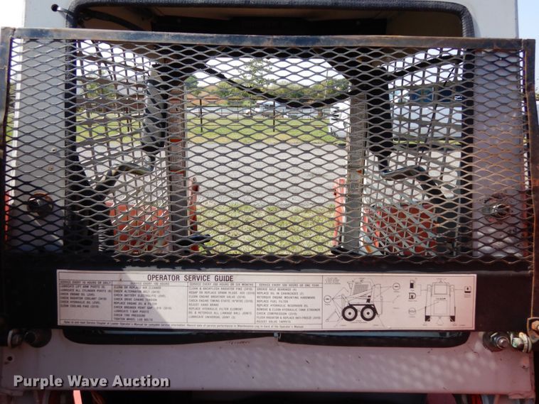 image for item DH6653 Gehl 3310  skid steer loader