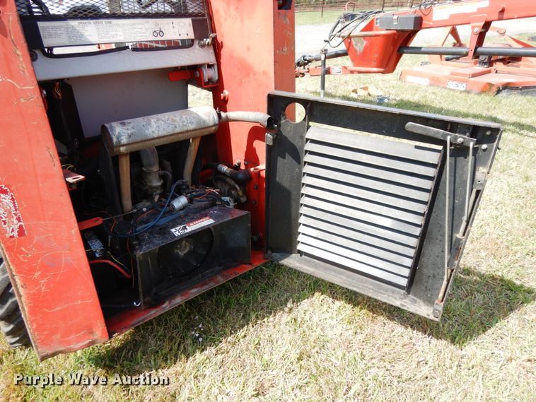 image for item DH6653 Gehl 3310  skid steer loader