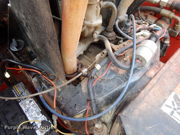 image for item DH6653 Gehl 3310  skid steer loader