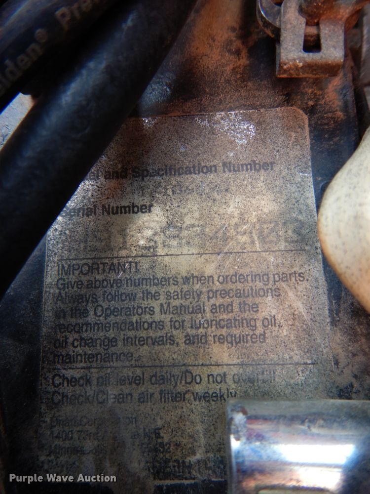 image for item DH6653 Gehl 3310  skid steer loader